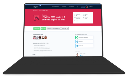 Notebook com os cursos da Alura aberto.